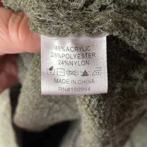 Belle by Belldini women’s crew neck high dimensional sweater in green and size L - Picture 4 of 8